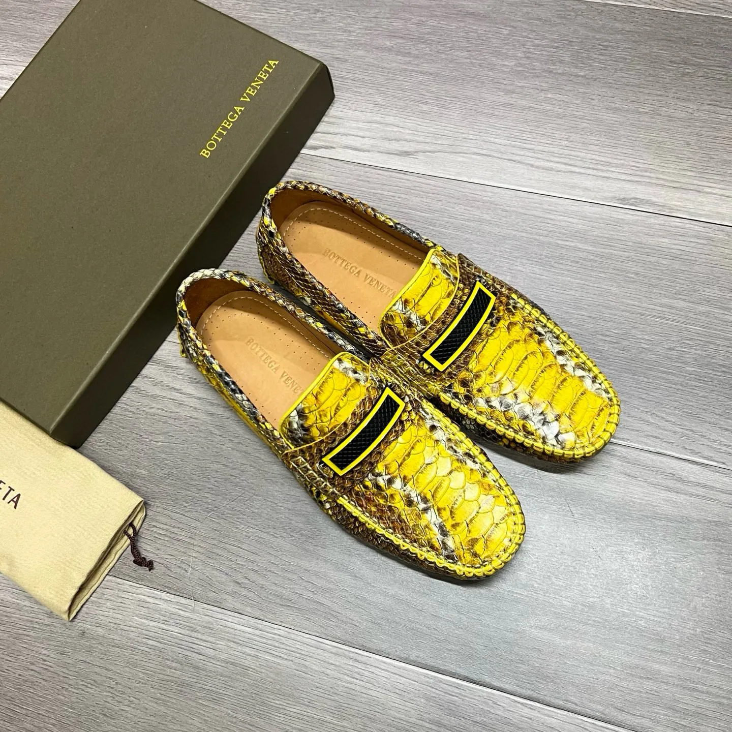 Factory price 480 BV 〰️Purely handmade classic men's beanie shoes👉👉driving shoes, slip-on shoes, made of imported cowhide from Italy, 💕water-dyed cowhide lining, 🔊original outsole, waterproof platform design, comfortable on the feet. Good choice for traveling and driving, single color available, code number: 38-44, (45 can be customized)